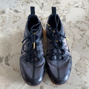 Nike Vapor Max. Size 7 Youth. Worn gently in Gym Only… (compare to Women’s 8.5)